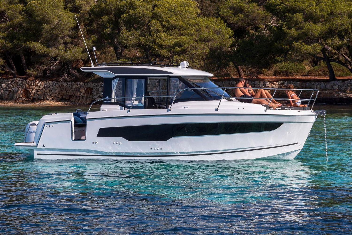 Merry Fisher 895 — Bateau à moteur · jusqu'à 6 personnes